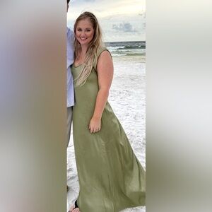 Elegant satin maxi dress!